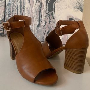 comfortable brown summer heels without platform